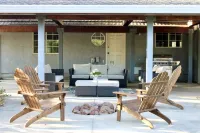 Beautiful home in Redding! Hotels in Junction