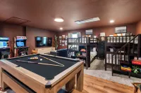 IG-Worthy TX Oasis: Gated Pool + Fire Pit + Putt Putt + Game Room