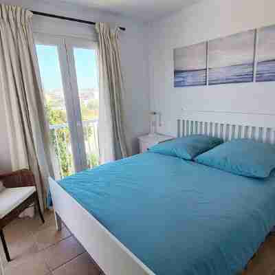 El Nido - Penthouse 200m from the marina with pool + priv. Roof terrace, A/C, WLAN Rooms