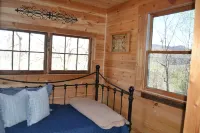 Cozy Pet Friendly Mountain Log Cabin in the Smokies with Deck and fire pit.