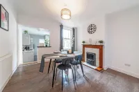 Lovely 2 Bed 2 Bath House in the heart of Sittingbourne. Hotel a Sittingbourne