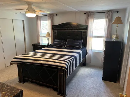 Pool, Privacy & Family Fun! Mom's Manatee House.