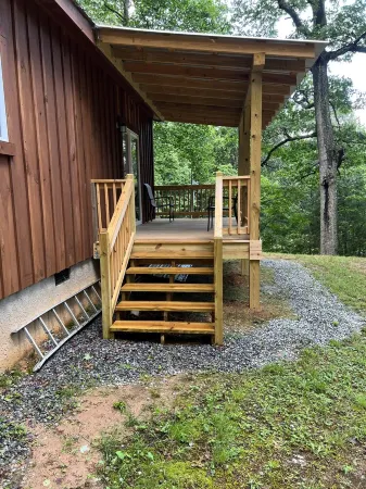 New listingSecluded NEW  Cabin close to Waynesville & Lake Junaluska