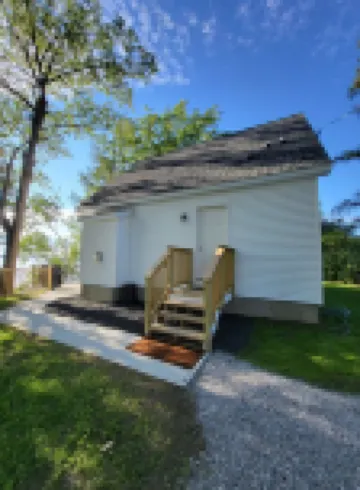 Lake Champlain Waterfront: Year-Round, Incredible Sunsets, Kayaks, Firepit & W/D Hotels in 