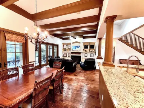 Beautiful 4BR/4BA.Close to HHI/SAV/BEU, 5 minutes to Palmetto Bluff's entrance