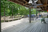 ✦Lake Norman Getaway ✦Lakefront w/Dock & Hot Tub