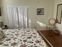 Large 1 Br Apt. - Just a 12-Minute Walk to Groceries, Downtown, Food & Shops!