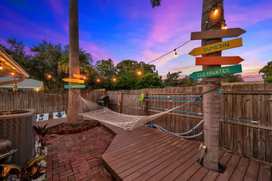 14 Guests · Large HEATED Pool · Tropical Backyard+BBQ · GYM · Beach: 3 miles