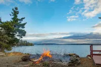 Lakeside Lodge with stunning views!
