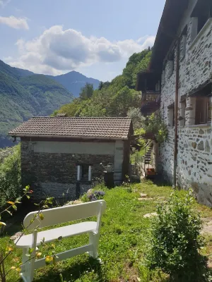 Mountain worlds behind Lake Maggiore, Case di Zali