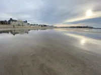 Charming Valentine fisherman's cottage, town center, close to train station and beach