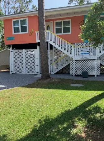 Tropical Dreams - Super cute, clean, and close to the beach! Отели в г. Дофин-Айленд