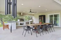 Luxury Round Top Guesthouse • 6m to Town Square