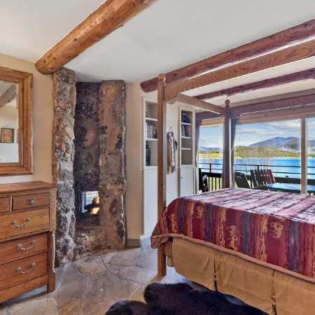 Premier Scenic Lakefront Luxury - Ski Country in the Heart of Colorado