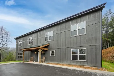 Oasis Cabin❤️12 bed🛏️Indoor pool🌊Brand new build