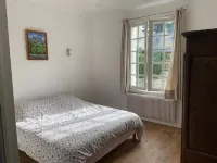 Bright family home, 5 bedrooms for 10/11 people, 250m from the beach