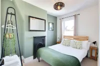 Delightful two bedroom cottage near town centre