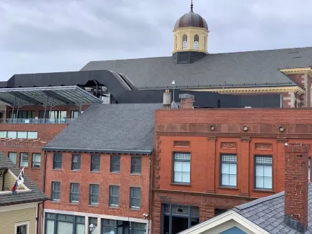 Crows Nest.  Downtown New Bedford Historic District. HARBOR VIEWS!