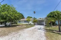 Lovely 1 Bedroom Unit Across from Lido Key Beach Hotels near Lido beach