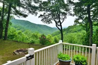 Whittier Mountain Hideaway w/ Breathtaking Views