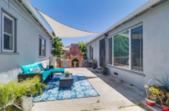Charming, private, pet friendly cottage close to all that San Diego has to offer