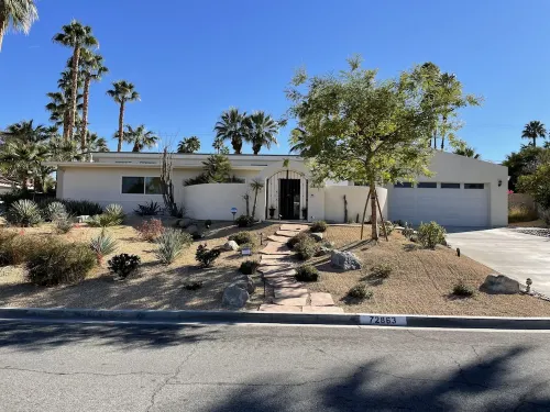 Lrg Home w/Lrg Pool, BBQ Island, Hot Tub in Serene Area South of El Paseo, Shops