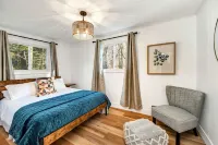 Cozy, Pet-Friendly Escape Near Lake & Mountains