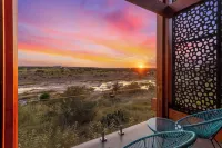 Pedernales River Guesthouses - BLUE