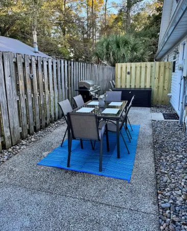 Turtle's Nest-Free BEACH pass! 2 King bedrooms, Golf/Fish, Walk to restaurants!