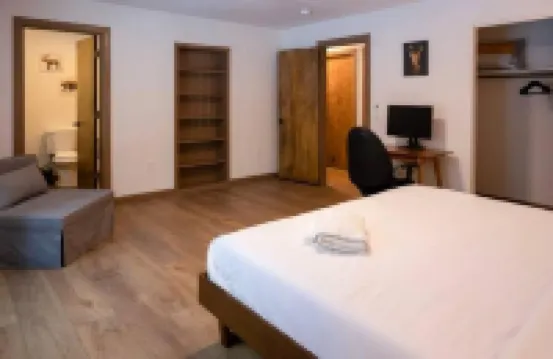 Lassen/McCumber Lake Luxury Cabin with Hot Tub