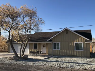 Twin Lakes Cottage Close to the Polar Express