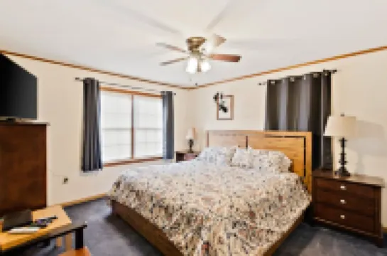 RANGLEY  LAKE WATERFRONT!!! Sleeps 11