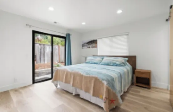 Gorgeous hillside home with ocean views!