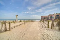 Surfside Serenity: Epic Modern Retreat for 14 in Downtown Ocean City