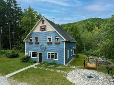Private Family Friendly Ski&Lake Getaway on 2 acres. Short walk to Lake Sunapee