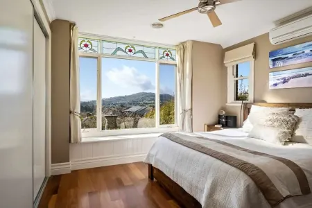 "Huonview" House on the Hill. Views for miles. 5 mins from CBD Отели в г. Уодонга