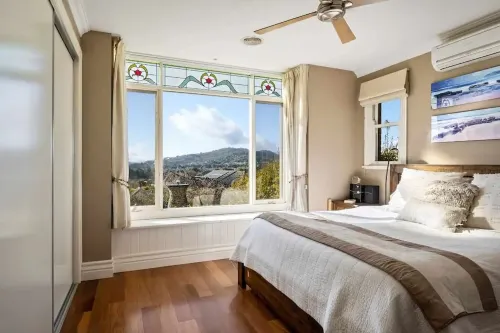 "Huonview" House on the Hill. Views for miles. 5 mins from CBD Hotels in Wodonga