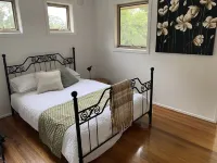 The Tee House is conveniently located in Kilmore township next to Golf Course. Hotels in Kilmore