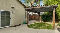Charming Turlock Home w/ Private Pool! Hotel in zona California State University, Stanislaus