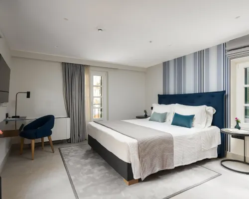 New York Luxury Suites Hotels near Public Library