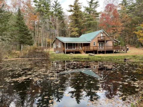 Roudy’s Retreat: Secluded Mountain Cabin with Hot Tub and Private Pond 마시스 밀 호텔