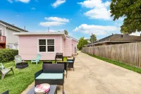 Flamingos on 45th - Carriage House - Cute and Cozy