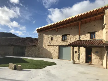 !a 15 min de Vitoria, Casa Rural con Chimenea, en Plena Naturaleza!