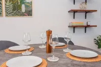 Quiet Centrally Located Apartment Only 10 Mins from Airport!