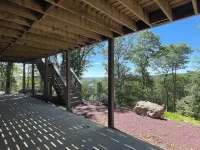 Boulderview Lodge, near JFBB with private mountain views, hot tub, and fireplace