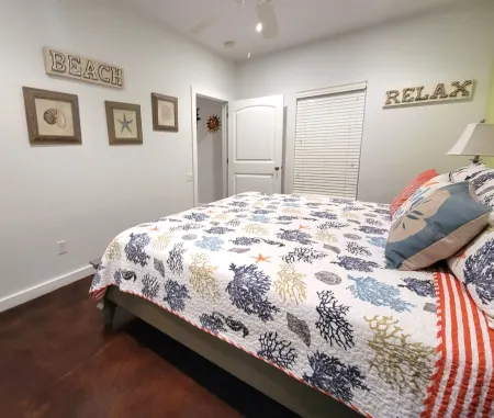 Sea-Rinity, 3 BR/3 BA in Village Walk, Shared Pool, Beach Nearby Отели рядом с достопримечательностью «Fly It Port ' A»