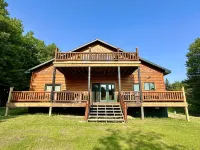 Luxe Log Cabin 3Bd/4ba - Torch Lake Views, Private Trails & Premier Golf Nearby Hotels in 