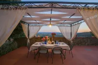 Corte della Luna, elegant villa with swimming pool surrounded by a suggestive olive grove - 4성급