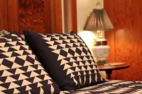 The Ross House 1930's Craftsman Style House Hotels in Gillette