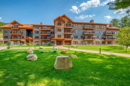Year Round Luxury Slopeside Mountain Retreat  @ Cranmore, North Conway Отели в г. Конуэй